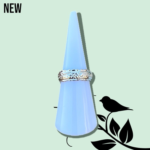 New Silver Plated Unisex Elegant Craved Flower Pattern Band Ring - Picture 2 of 9